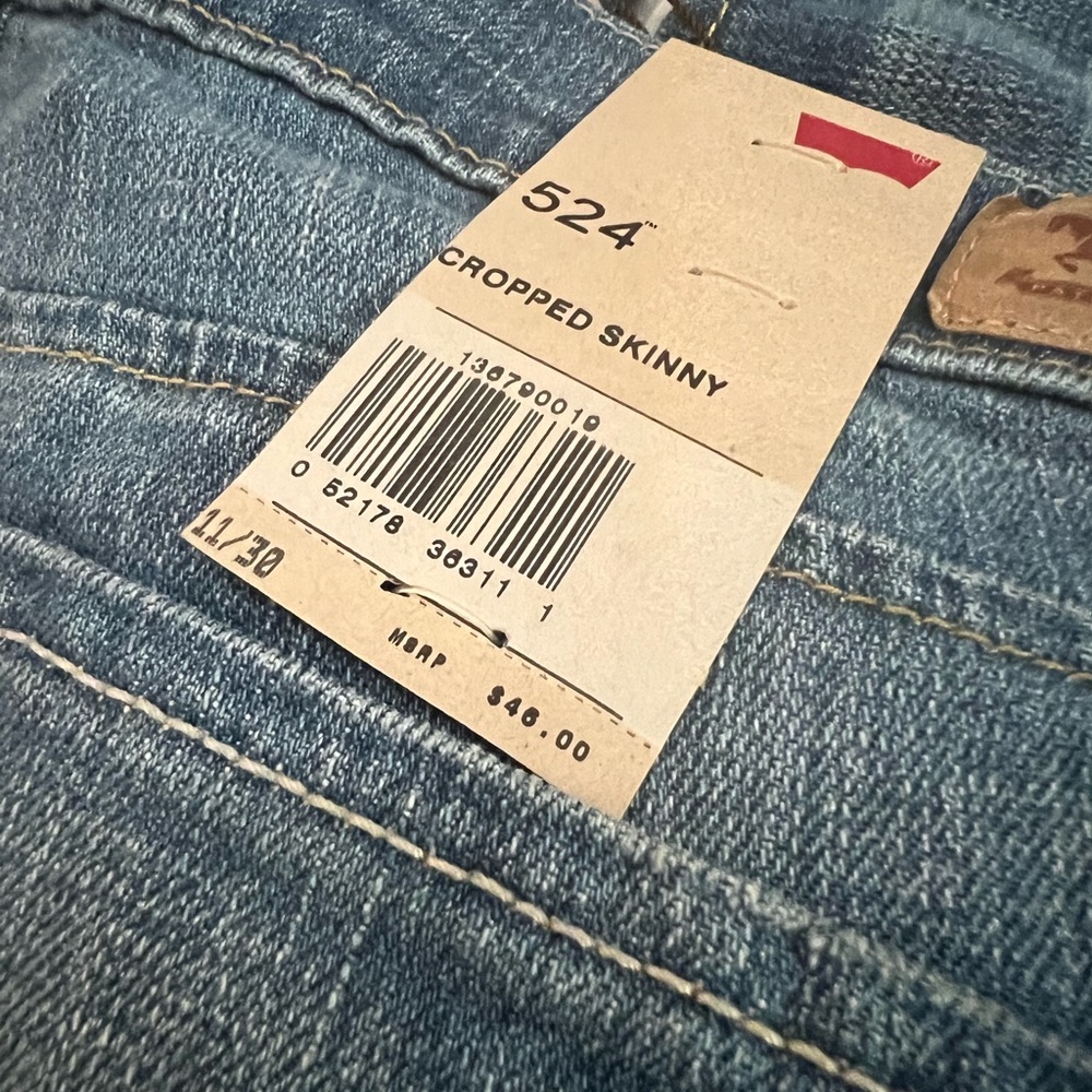 New With Tags! Levi Crop Jeans